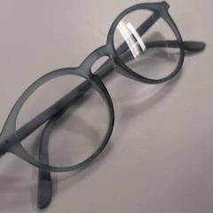 Lunettes de lecture Licht blauw, a été signalé par IKEA Amsterdam utilisant iLost