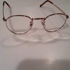 Briller Goudkleurig, som rapportert av H’ART Museum ved bruk av iLost