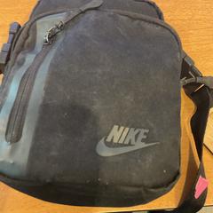 어깨에 매는 가방 firdous, marokko, iLost를 사용하여 Gemeente Amsterdam에 보고됨