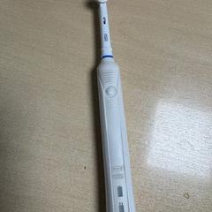 Elektrische tandenborstel wit, zoals gemeld door DoubleTree by Hilton Rotterdam Centre met iLost