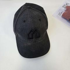 Gorra masculina, segundo informou IKEA Åsane usando iLost