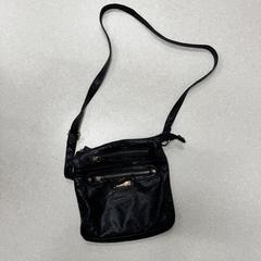 Dames handtas zwart がiLostに報告されました