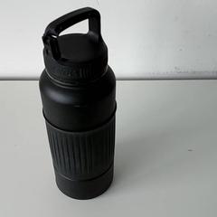 Drikkeflaske Zwart, som rapportert av Regio Limburg - Leuven ved bruk av iLost