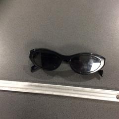 Gafas de sol Prada, segundo informou Breng Nijmegen usando iLost