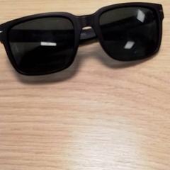 İLost kullanarak Qbuzz Fryslân tarafından bildirildiği gibi Güneş gözlüğü Zwart