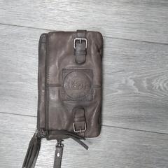 Tas, zgłoszono przez Hermes Eindhoven przy użyciu iLost