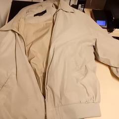 Chaqueta, ha sido reportado por Mövenpick Hotel Amsterdam City Centre con iLost