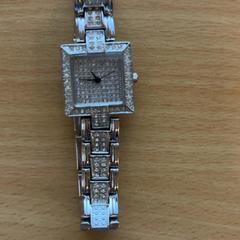 Orologio, come riportato da Rotterdam Ahoy utilizzando iLost