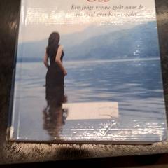 本 がiLostで Rotterdam The Hague Airport によって報告されました