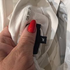 T shirt & Poloshirt Wit 2 stuks, segons ha informat Van der Valk Hotel Vianen mitjançant iLost