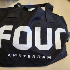 Tas Zwart Four, iLost를 사용하여 Connexxion Zeeland에 보고됨