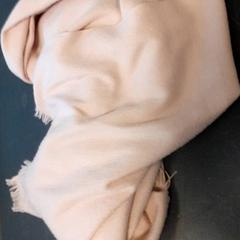 Shawl, as reported by Qbuzz servicepunt  Emmen using iLost