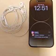 Smartphone & Earplug eai, as reported by Mövenpick Hotel Amsterdam City Centre using iLost