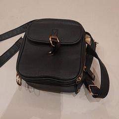 Bolsa, ha sido reportado por Van der Valk Hotel Schiphol con iLost