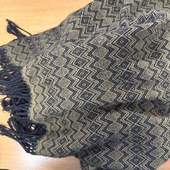 Xal bruin zwart geprint sjaal, segons ha informat VITAZ campus Sint-Niklaas mitjançant iLost