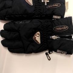 手袋 がiLostで Gemeente Puurs-Sint-Amands によって報告されました