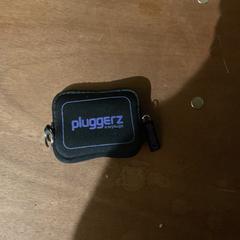 Boules quies Zwart hoesje, a été signalé par Pinkpop utilisant iLost