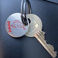 Sleutel met sleutelhanger 'beet' en afbeelding via, segundo informou a iLost