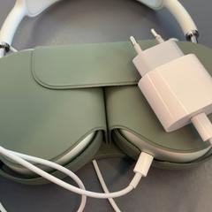 Auriculars groen, segons ha informat Eindhoven Airport mitjançant iLost