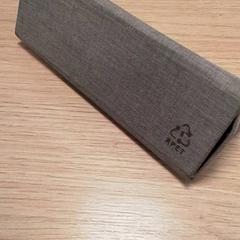 Brilleetui med briller, som rapportert av Qbuzz Fryslân ved bruk av iLost