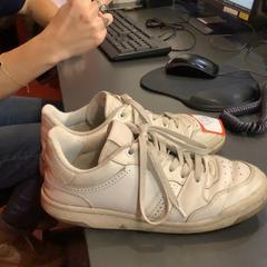 Zapatos Blanche, segundo informou MEININGER Hotel Bordeaux Gare Saint-Jean usando iLost