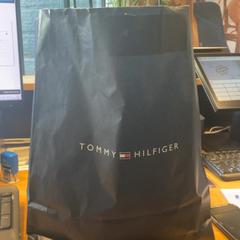 İLost kullanarak Designer Outlet Roosendaal tarafından bildirildiği gibi Çanta Tommy Hilfiger