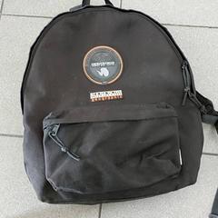 Hátizsák Zwart Verstrepen, amint azt Regio Oost-Vlaanderen az iLost segítségével jelentette.