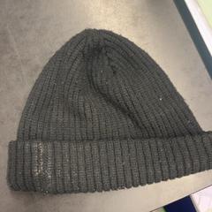 Sombrero zwarte muts, ha sido reportado por Universiteit Gent - Faculteitsbibliotheek LW con iLost