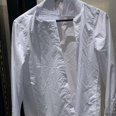 셔츠 White, iLost를 사용하여 The Dominican에 보고됨