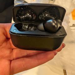 Earbud، كما تم الإبلاغ عنه بواسطة Inntel Hotels Utrecht Centre عبر iLost