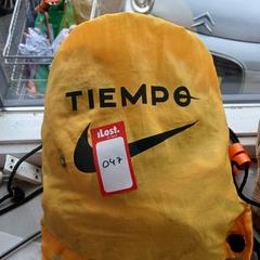 Rugtasje Geel, Nike, gemeldet von Oostenrijk Group über iLost