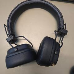 Écouteurs zwart, a été signalé par Vrije Universiteit Brussel (VUB) utilisant iLost