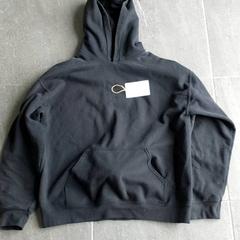 كنزة صوفية، كما تم الإبلاغ عنه بواسطة Centraal magazijn عبر iLost