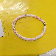 Bracelet à perles plates rose et banches, a été signalé par IKEA Lille utilisant iLost