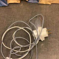 Adapter & Töltő charfer, amint azt MEININGER Hotel Brussels City Center az iLost segítségével jelentette.