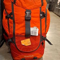 Sac à dos Red, a été signalé par MEININGER Hotel Munich Olympiapark utilisant iLost