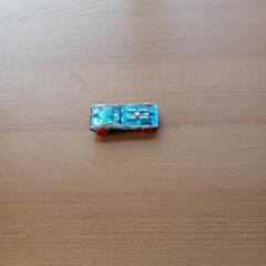 おもちゃの車 blauw/oranje がiLostで UVO Vervoer によって報告されました