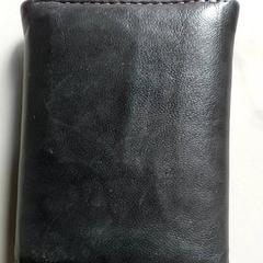 Portfel DE LA CRUZ PIERRI, zgłoszono przez Centraal magazijn przy użyciu iLost