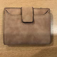 지갑 Dou, iLost를 사용하여 Gemeente Amsterdam에 보고됨