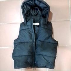 Tělesný ohřívač Zwarte kinder bodywarmer, jak nahlášeno Apenheul pomocí iLost