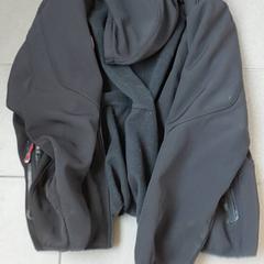 衣類 - vest がiLostで Centraal magazijn によって報告されました