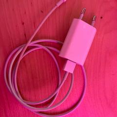 Caricabatterie per iPhone, come riportato da Conscious Hotel Vondelpark utilizzando iLost