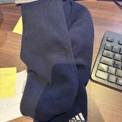 숄 zwart adidas, iLost를 사용하여 Haven Hotel Rotterdam에 보고됨