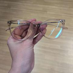 النظارات، كما تم الإبلاغ عنه بواسطة IKEA Brno عبر iLost