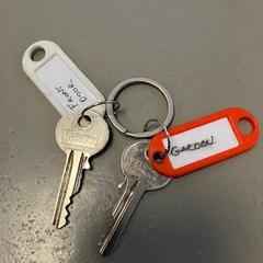Nycklar 2 stuks met geschreven labelhangers, rapporterat av Gemeente Brummen med iLost