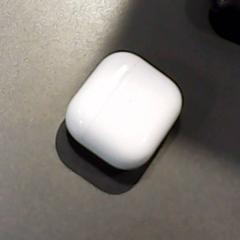 Etui na airpody, zgłoszono przez SnowWorld Landgraaf przy użyciu iLost