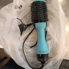 Brush air dryer blue, a été signalé par MEININGER Hotel Bruxelles Gare du Midi utilisant iLost