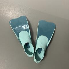 Aqua slippers, segundo informou Silver Sands Beach usando iLost