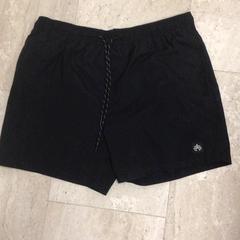 Shorts de baño, ha sido reportado por Hotel van der Valk Maastricht con iLost