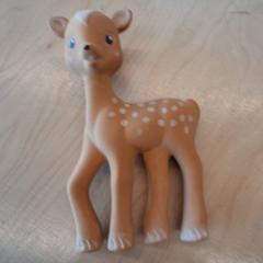 Jouet enfant bambi Caramel がiLostで IKEA Lyon Grand Parilly によって報告されました